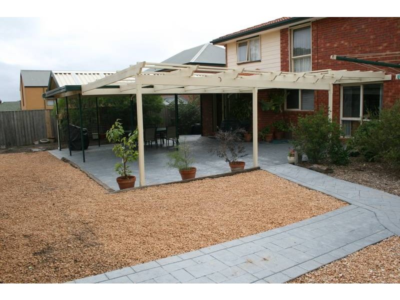 13 Wattle Drive, Sunbury VIC 3429