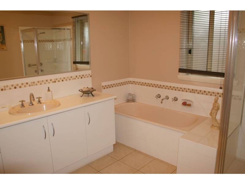 1/6-8 Cumberland Chase, Sunbury VIC 3429