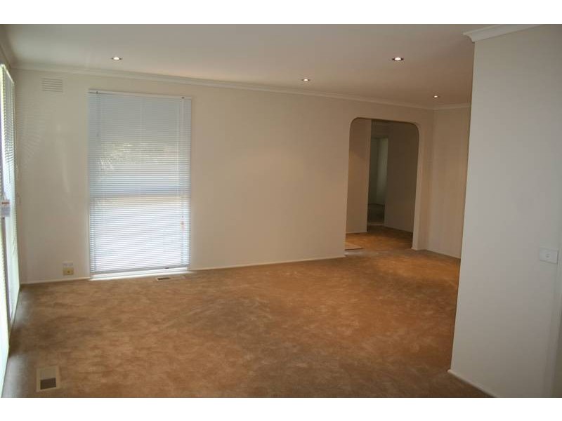 4 Isaacs Close, Sunbury VIC 3429