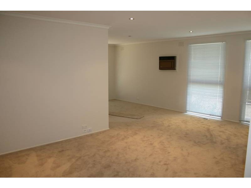 4 Isaacs Close, Sunbury VIC 3429