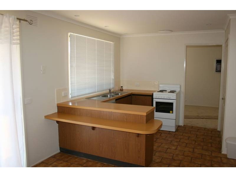4 Isaacs Close, Sunbury VIC 3429