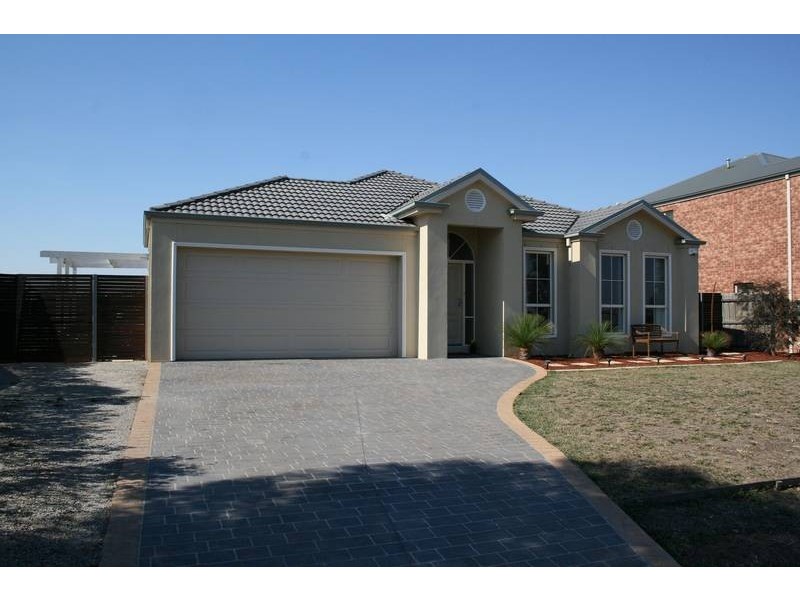 9 Grapeview Grove, Sunbury VIC 3429