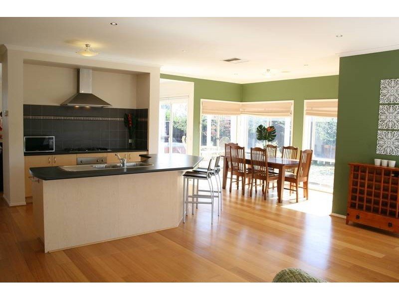 9 Grapeview Grove, Sunbury VIC 3429
