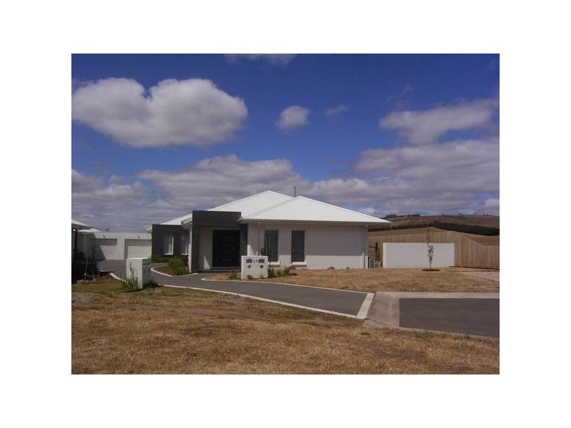 1/13-15 Logan Court, Sunbury VIC 3429