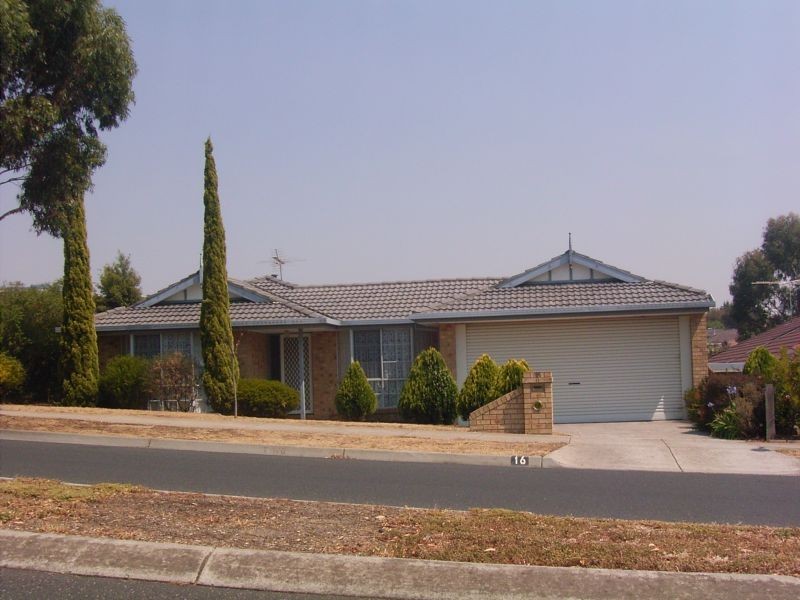 16 Phillip Drive, Sunbury VIC 3429