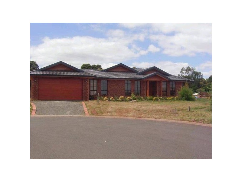 17 Rye Court, Romsey VIC 3434