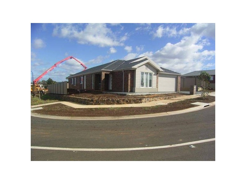 16 Flamingo Parade, Sunbury VIC 3429