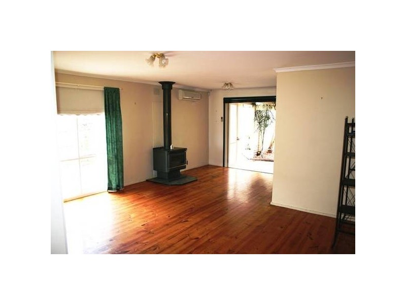 42 Marjorie Avenue, Sunbury VIC 3429