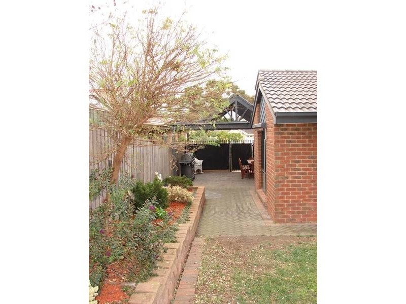 105 Stewarts Lane, Sunbury VIC 3429