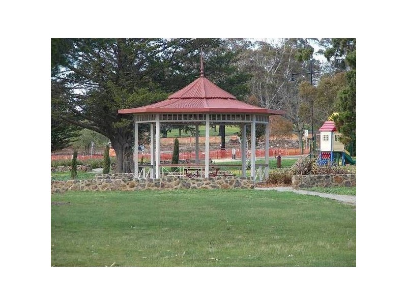 18 Lauriston Way, Sunbury VIC 3429