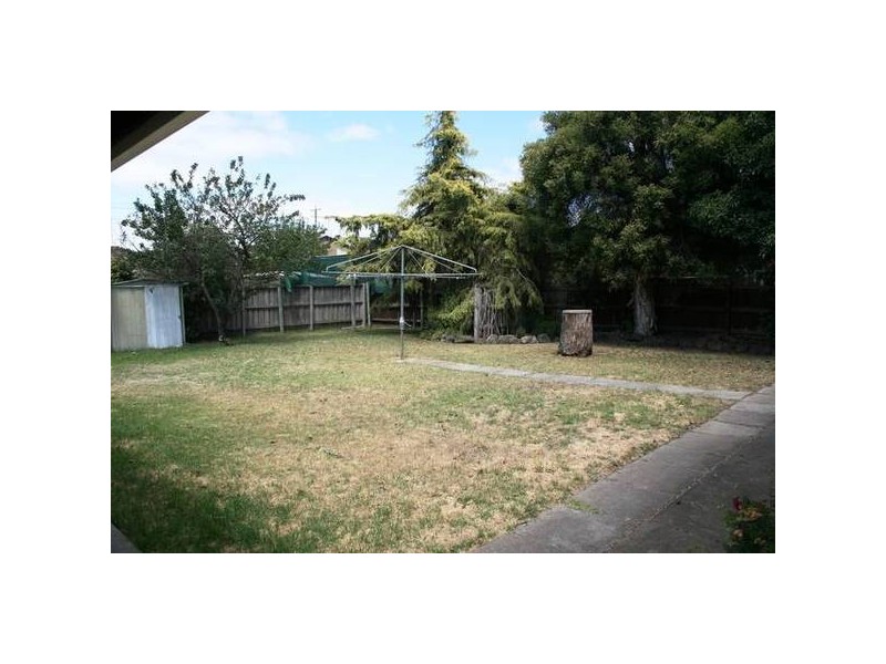 77 Dobell Avenue, Sunbury VIC 3429