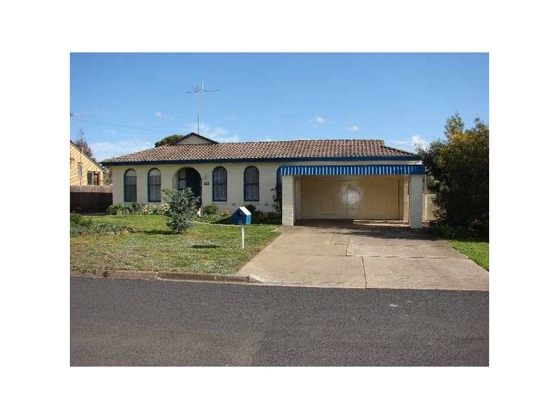 2 Powlett Street, Sunbury VIC 3429