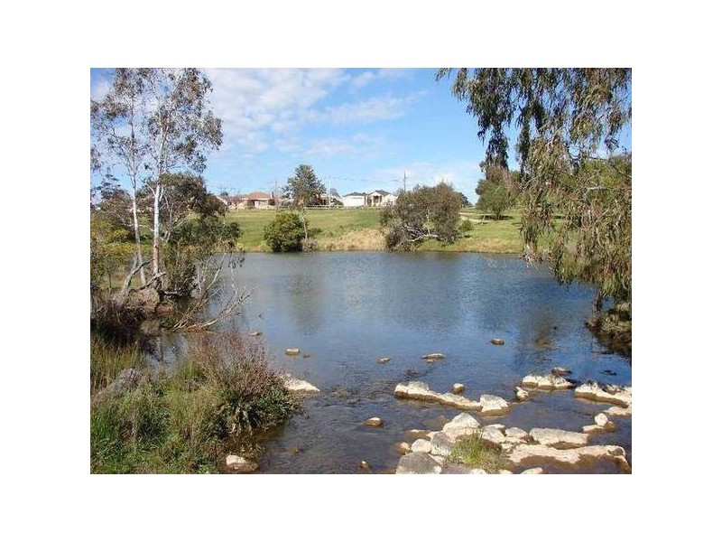 2 Powlett Street, Sunbury VIC 3429