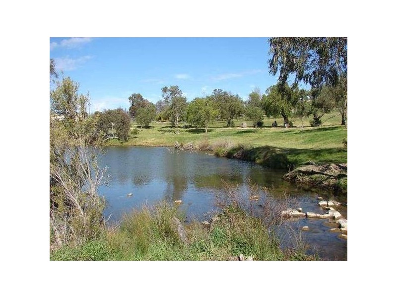 2 Powlett Street, Sunbury VIC 3429