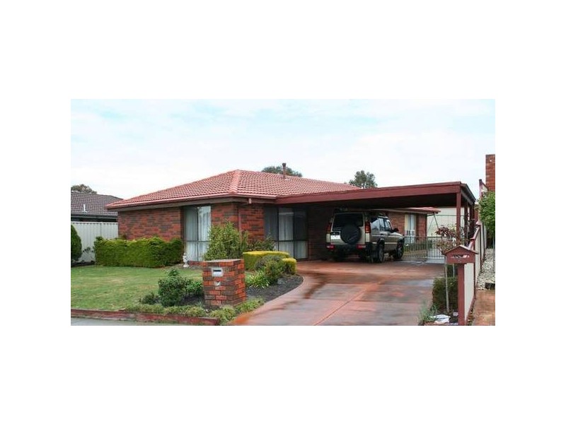 8 Backhaus Avenue, Sunbury VIC 3429