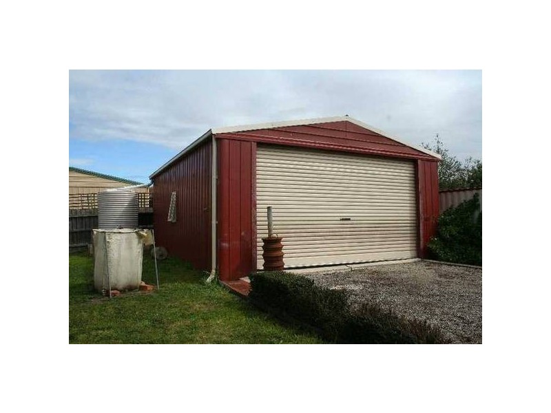 8 Backhaus Avenue, Sunbury VIC 3429