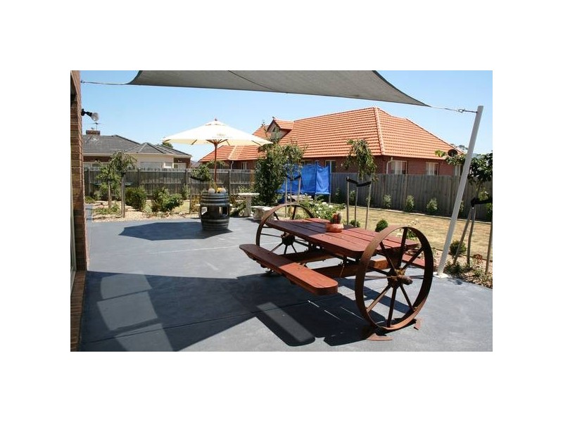 18 Pinto Way, Sunbury VIC 3429