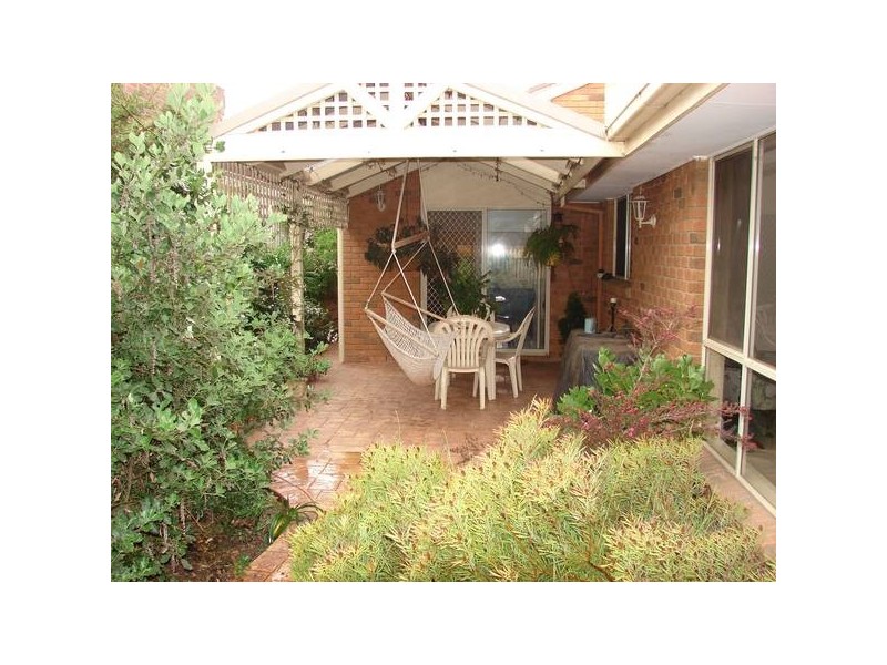 4 Baker Rise, Sunbury VIC 3429