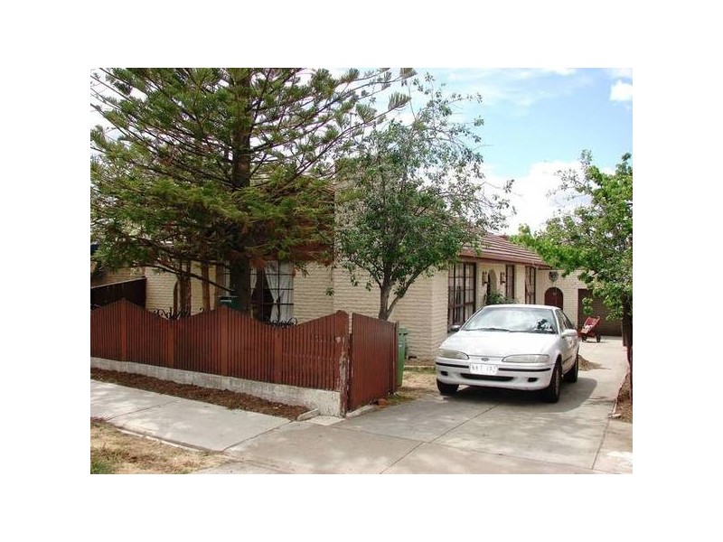 19 Blaxland Drive, Sunbury VIC 3429
