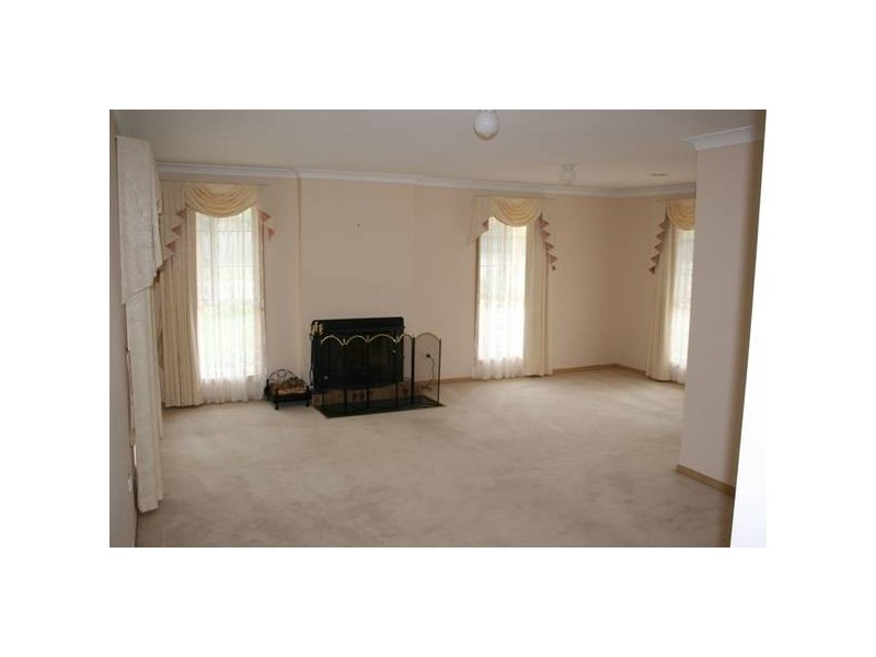 10 Punjel Drive, Diggers Rest VIC 3427