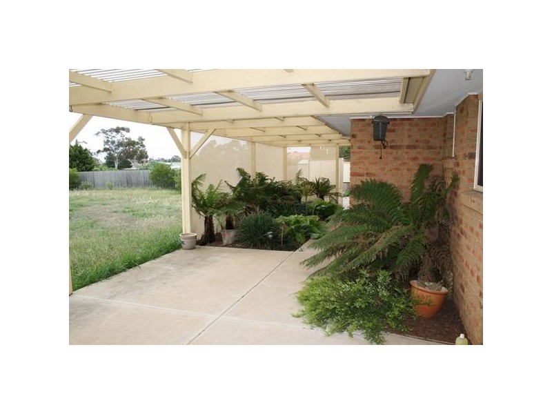 10 Punjel Drive, Sunbury VIC 3429