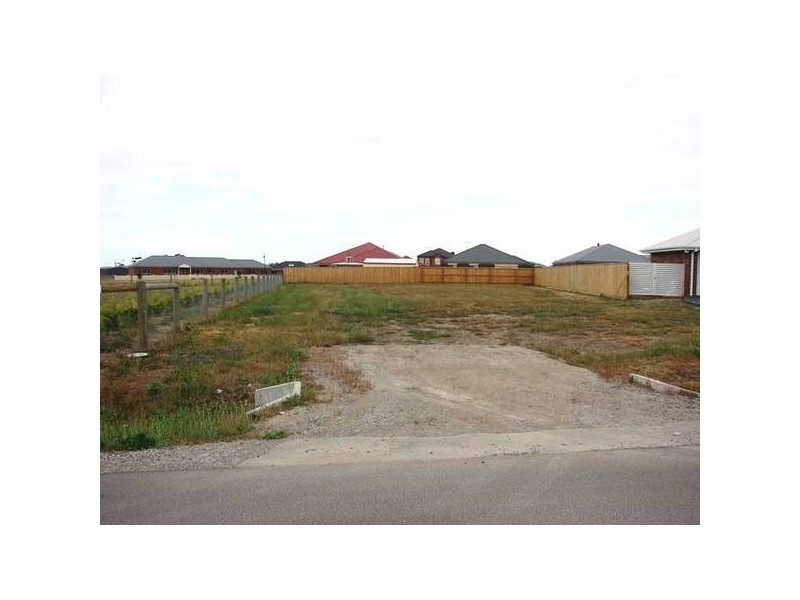 994 Highgrove Drive, Sunbury VIC 3429