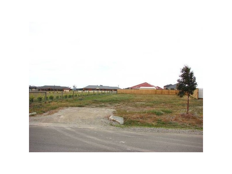 994 Highgrove Drive, Sunbury VIC 3429