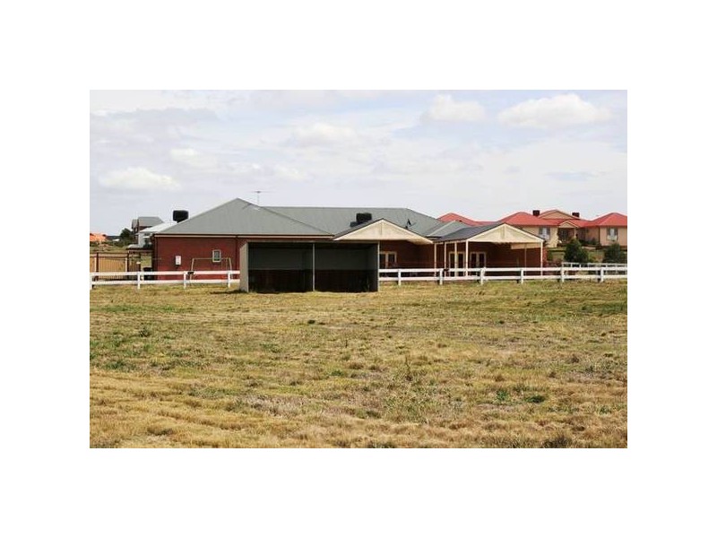 16 Rupertsdale Road, Sunbury VIC 3429