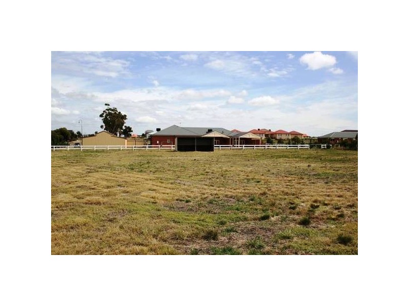 16 Rupertsdale Road, Sunbury VIC 3429