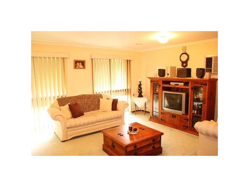13 Winged Foot Court, Sunbury VIC 3429