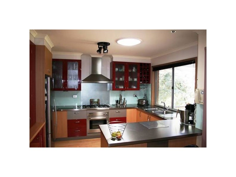 15 Heatherbrae Crescent, Sunbury VIC 3429