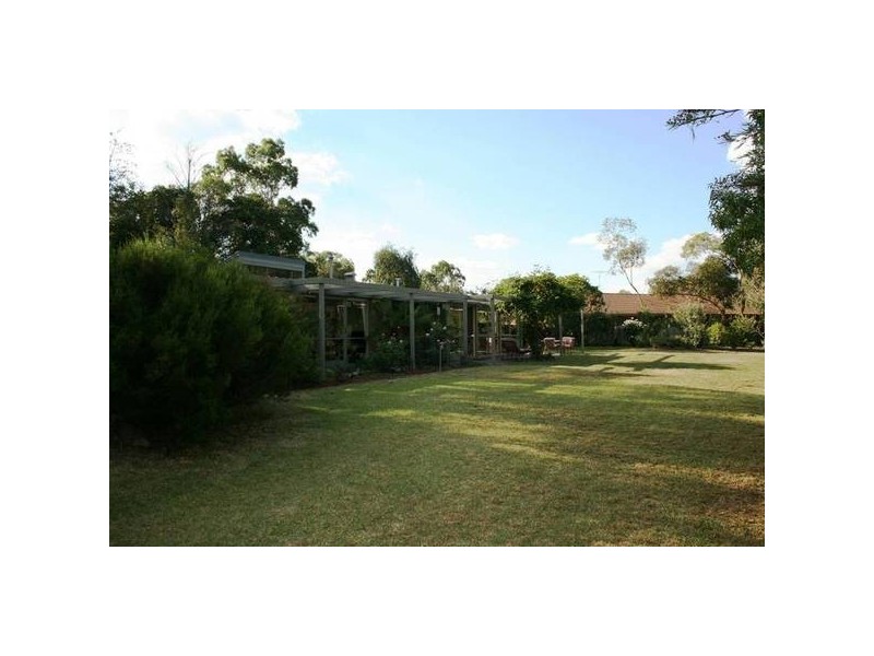 2 The Trump Close, Sunbury VIC 3429