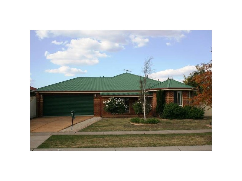 17 Noble Way, Sunbury VIC 3429