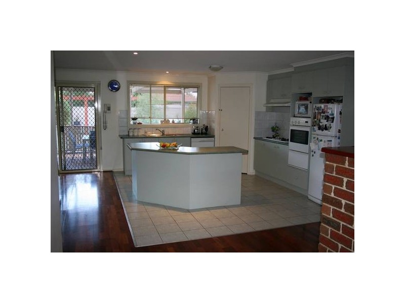 17 Noble Way, Sunbury VIC 3429