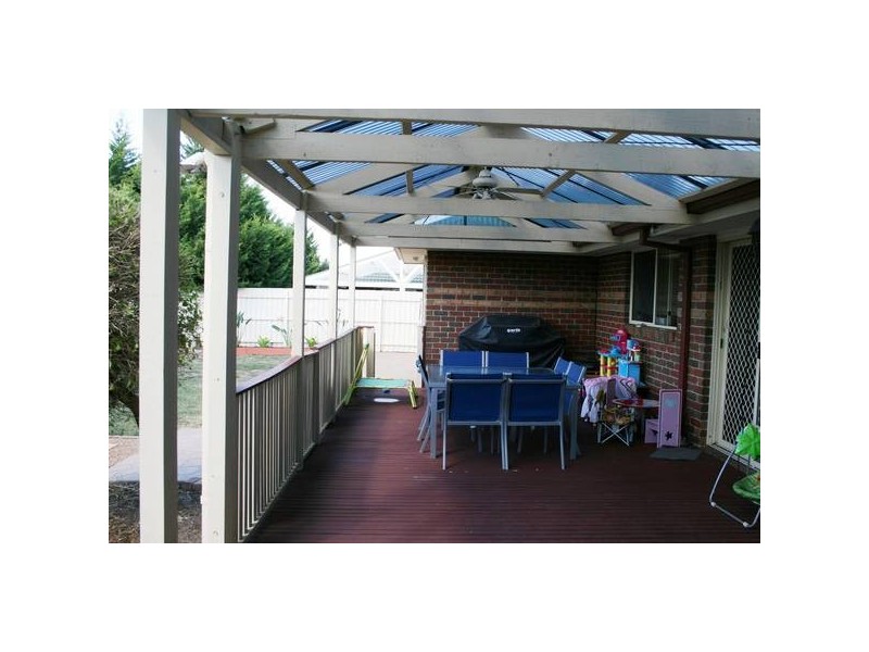 17 Noble Way, Sunbury VIC 3429