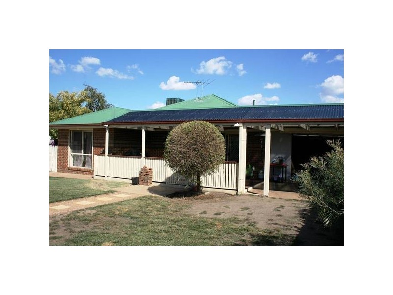 17 Noble Way, Sunbury VIC 3429