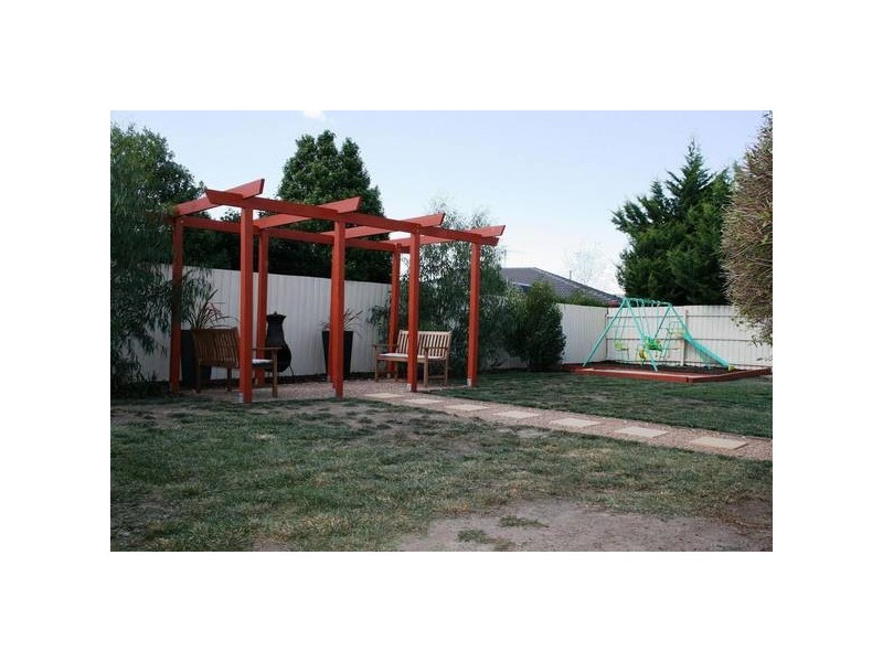 17 Noble Way, Sunbury VIC 3429