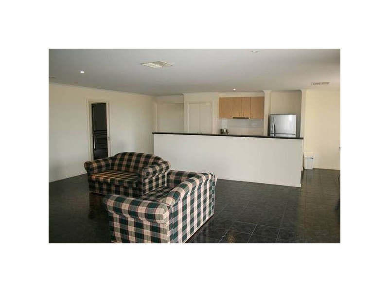 41 Balbethan Drive, Sunbury VIC 3429