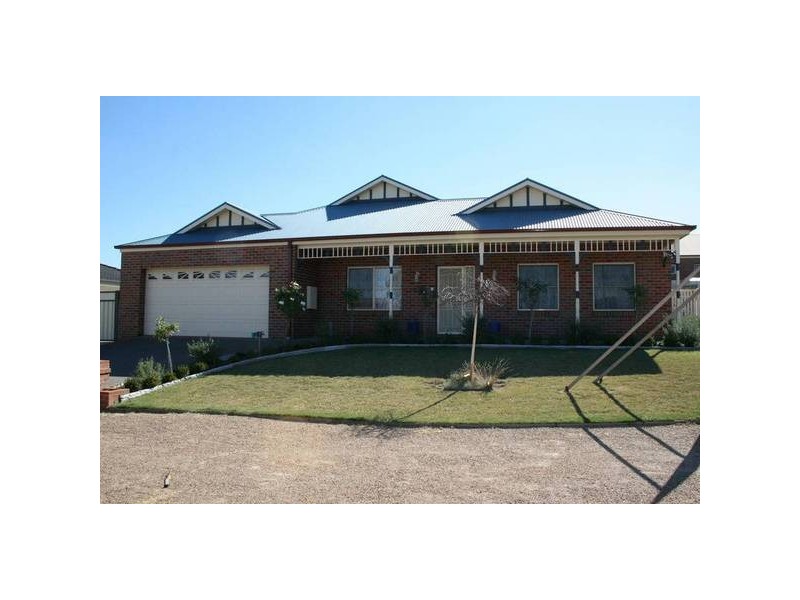 10 Duncraig Grove, Sunbury VIC 3429