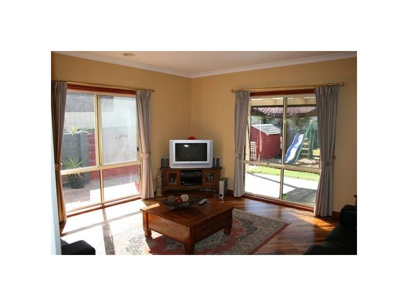 10 Duncraig Grove, Sunbury VIC 3429