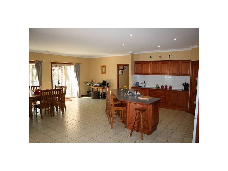 10 Duncraig Grove, Sunbury VIC 3429