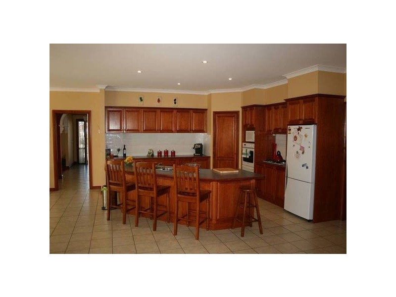 10 Duncraig Grove, Sunbury VIC 3429