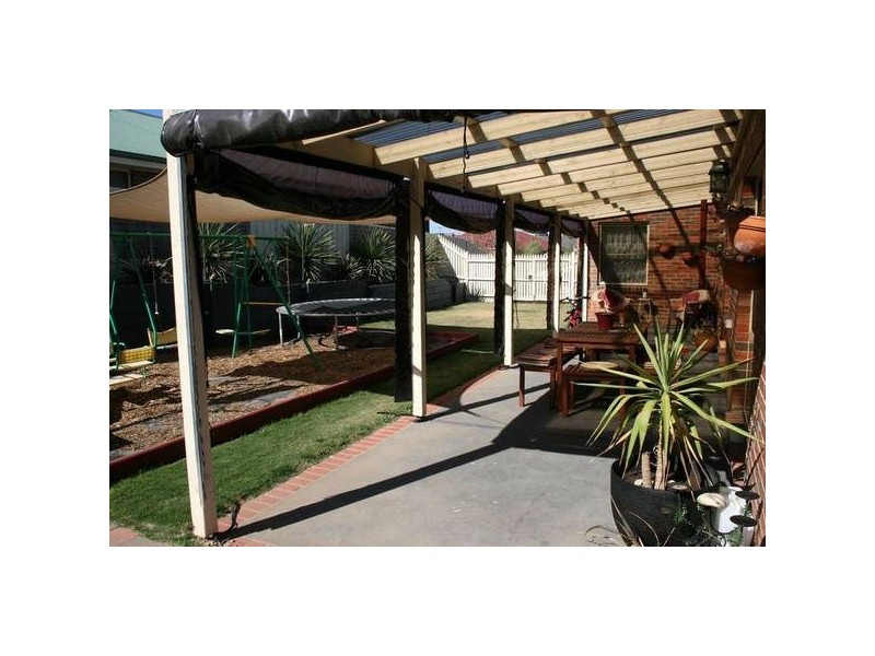 10 Duncraig Grove, Sunbury VIC 3429