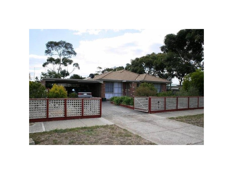 4 Winged Foot Court, Sunbury VIC 3429