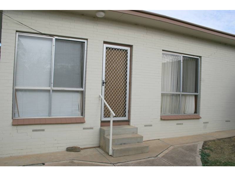 4/24 Barkly Street, Sunbury VIC 3429