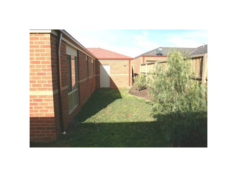 6 Keith Avenue, Sunbury VIC 3429