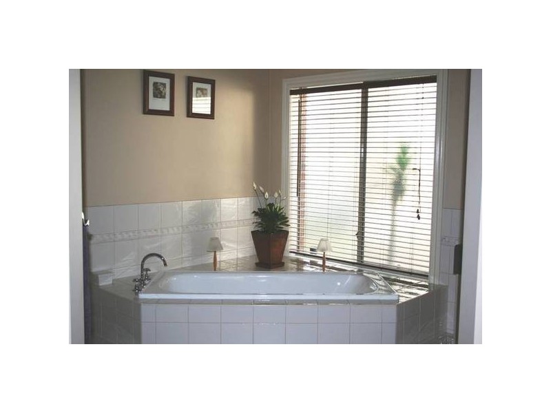 47 Fullwood Drive, Sunbury VIC 3429