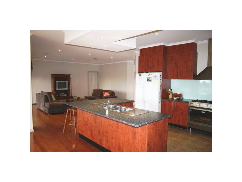 5 Oakdale Lane, Sunbury VIC 3429