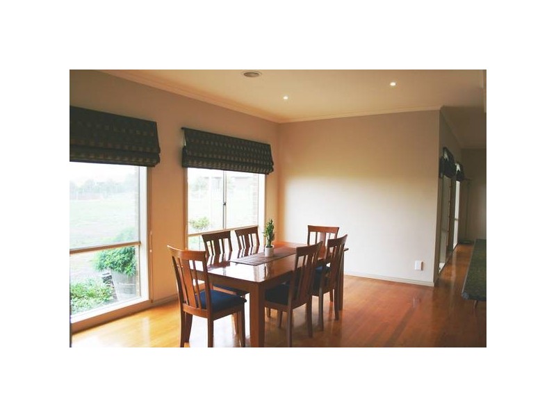 5 Oakdale Lane, Sunbury VIC 3429