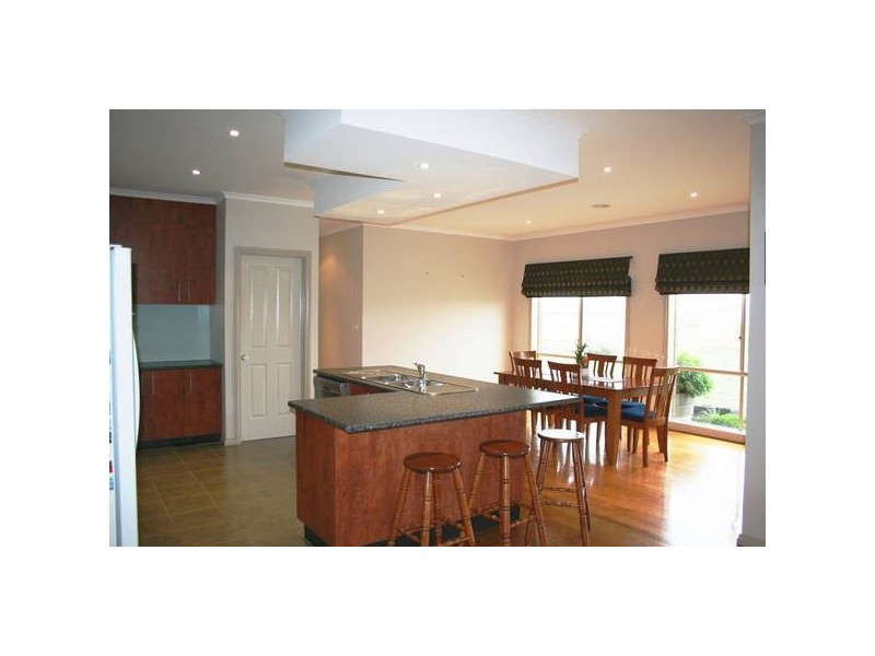 5 Oakdale Lane, Sunbury VIC 3429